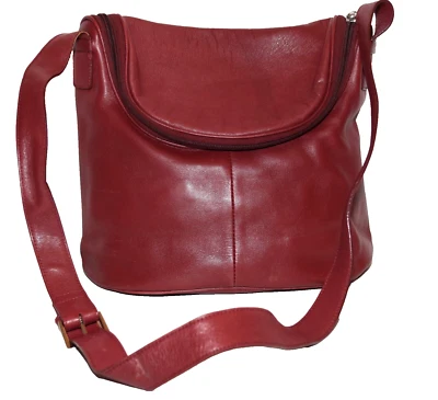 Bolso de Hombro Maxx New York Rojo Arándano Acabado Mate Cuero Estilo Cubo Foto 1 de 4