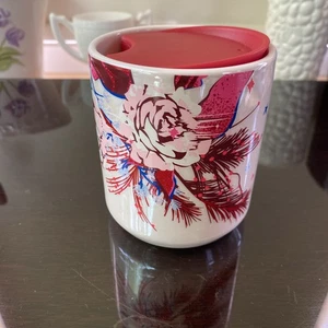 Taza de viaje Starbucks 2023 Holiday blanca piña y rosa cerámica con tapa roja 8 oz - Imagen 1 de 11