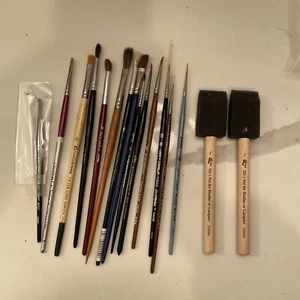 Lot of different Loews & Other brands Of artist paint brushes - Picture 1 of 6