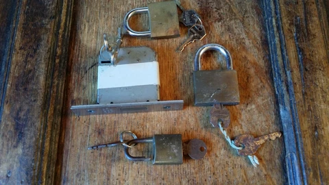 GROUP VINTAGE PADLOCKS AND A DOOR LOCK - KENNEDYS UNION DEFIANCE ETC Cover