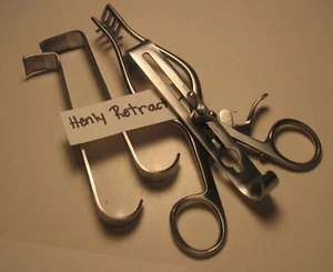 HENLY RETRATOR - Picture 1 of 1