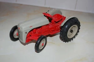 Ertl Maßstab 1:16 Ford 8N Traktor - Bild 1 von 2