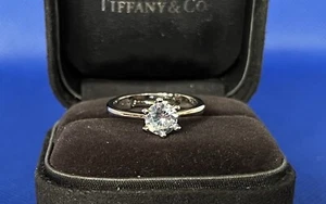 SPARKLY SIZE M SOLITAIRE ENGAGEMENT STYLE RING ADJUSTABLE SILVER TONE RING - Picture 1 of 5