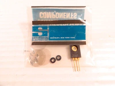 MOTOROLA MC7812CP 12V VOLTAGE REGULATOR w/ INSULATOR - Image 1 of 3