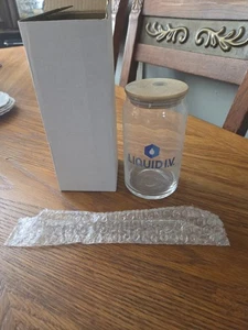 Taza de vidrio UV líquido IV con tapa de bambú con pajita de vidrio - Imagen 1 de 1