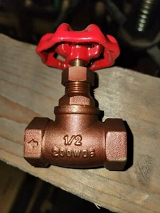 GLOBE VALVE 1/2" NPT THREAD 200# W/RUBBER SEAT - Picture 1 of 3