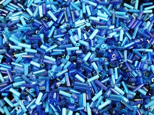 Bugle Beads Mix 1kg Blues Glass Tubes Jewellery DIY Jewelry - Bild 1 von 2