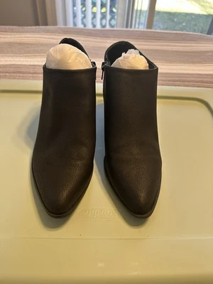 Tahari Women's Size 8.5 Addyson Black Leather Pointed Toe Side Zip Ankle Boots - Image 1 of 4