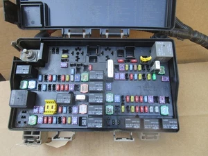 Caja de fusibles módulo de alimentación totalmente integrado Jeep Grand Cherokee 14 TIPM 68194607 - Imagen 1 de 6
