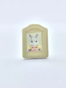 Marco de fotos Sylvanian Families Calico Critters Deluxe sala de estar conejito blanco - Imagen 1 de 6