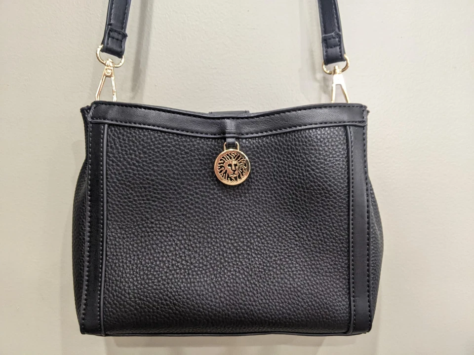 Cartera Bandolera Anne Klein Negra con Correa Ajustable y Acentos Dorados Nueva Foto 1 de 4