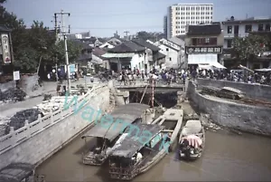 China 1988 River & Street Scene 35mm Kodachrome Slide Photograph (#454) - Picture 1 of 1