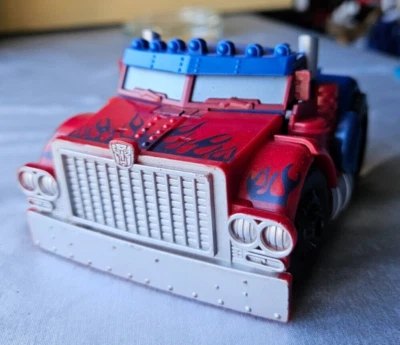 FIGURA DE ACCIÓN OPTIMUS PRIME, SEMIRREMOLQUE TRANSFORMERS PULL BACK. Hasbro Tomy 2010 Foto 1 de 4