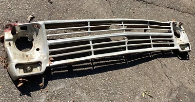 Ford F100 1969 rejilla de acero OEM usado dañado sin envío Foto 1 de 4