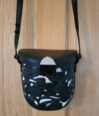 BOLSO BANDOLERA LOEFFLER RANDALL NEGRO FLORAL CUERO TRABAJADO SE CONVIERTE EN HOMBRO Foto 1 de 4