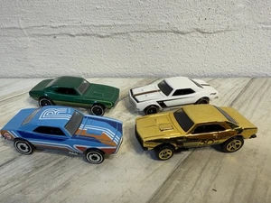 Hot Wheels Walmart Serie '67 Camaro Caccia al Tesoro Oro Lotto di 4 Cappucci Aperti - Foto 1 di 5