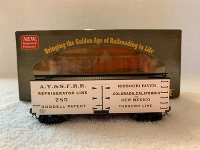 Roundhouse #84123 HO Scale A.T.&S.F.  36' Wood Reefer #785 - Image 1 of 4