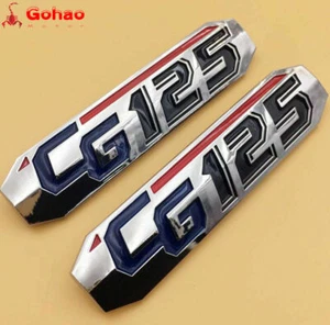 CROMO HONDA CG125 INSIGNIA EMBLEMA CUBIERTA LATERAL R/L Par OEM NUEVO - Imagen 1 de 4