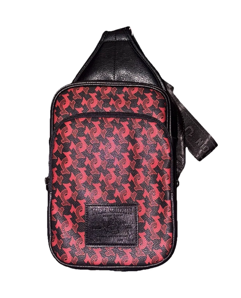 Сумка через плечо True Religion с монограммой слинга | черный и красный Farro II # TR104445 - Изображение 1 из 4