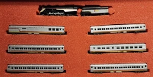 Con-Cor Spur N The Valley Flyer Passenger Set Santa Fe #008506 - Bild 1 von 16