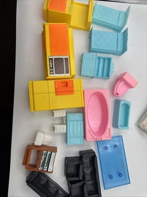 Muebles de plástico vintage para casa de muñecas cocina cama sala baño 18 piezas Foto 1 de 4