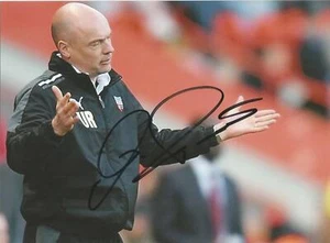 BRENTFORD: UWE ROSLER SIGNED 8x6 ACTION PHOTO + COA - Bild 1 von 1