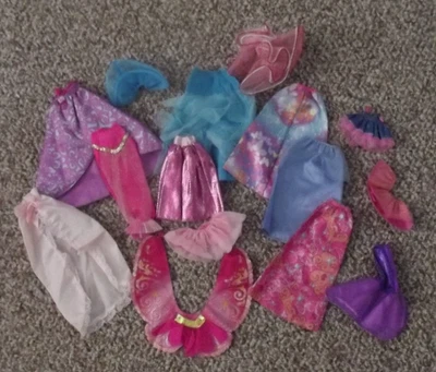 LOTE SOLO DE FALDAS MEZCLA ROPA BARBIE Foto 1 de 4