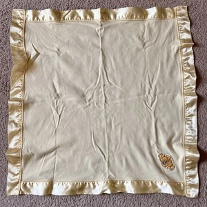 Vintage Disney Store Classic Winnie The Pooh Baby Crib Blanket Satin Trim - Picture 1 of 8