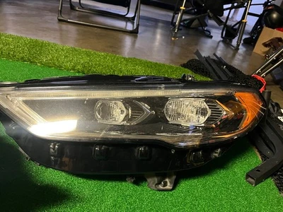 Conjunto de faróis Ford Fusion 2019 - Imagem 1 de 4