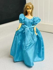 ÚNICO Vestido de Fiesta Barbie Cenicienta Azul Satinado - se adapta a Barbie y Francis Vintage - Imagen 1 de 7