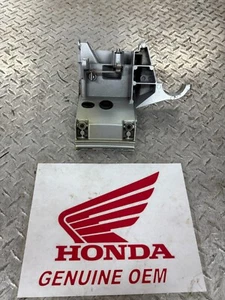 Honda BF150 BANJ-140753 Lower Front Cover Bracket 40154-ZY6-0002A - Picture 1 of 3