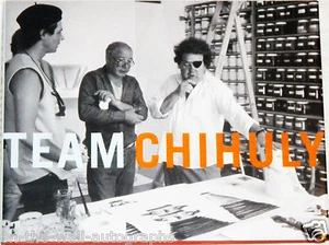 DALE CHIHULY HAND SIGNED TEAM CHIHULY ARTIST 1ST EDITION BOOK! WITH PROOF+C.O.A. - Picture 1 of 6