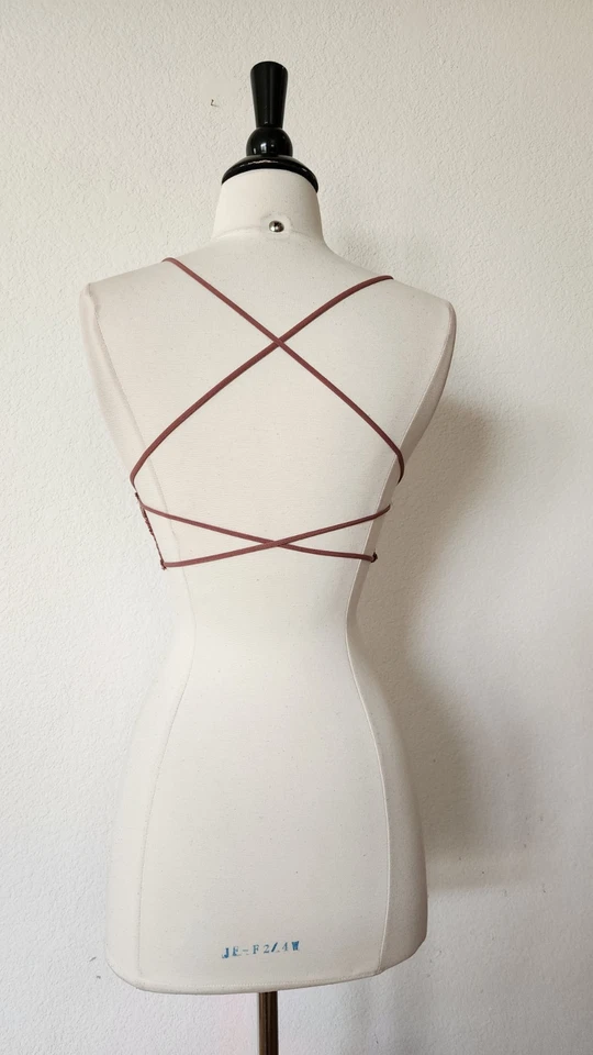 Bralette Urban Outfitters Nuevo Talla Pequeña Top Corto Rosa Malva Espalda Abierta Encaje Foto 1 de 4