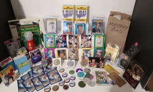 Lote de cajones de chatarra de colección, tarjetas, tapas de botellas de la NFL, Lou Holtz y artículos diversos - Imagen 1 de 22