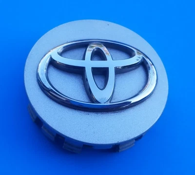 TOYOTA CAMRY VENZA SIENNA HIGHLANDER WHEEL RIM HUBCAP CENTER CAP DUST OEM A13 - Image 1 of 4