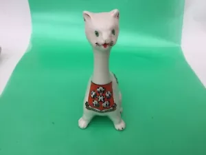 Vintage crested China Cat with crest of Nuneaton Priory - Picture 1 of 5
