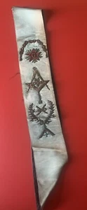 Très ancien cordon Franc Maçon en moire à décor brodé de symboles - Imagen 1 de 8
