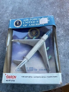 Air Force One Boeing 747 Diecast 5.5" President Plane Daron RT 5734 Box Damage - Picture 1 of 7