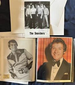 DE COLECCIÓN THE SEARCHERS FIRMADO POR 2 Y FIRMADO RONNIE HILTON FRANK IFIELD PROMOCIÓN - Imagen 1 de 3