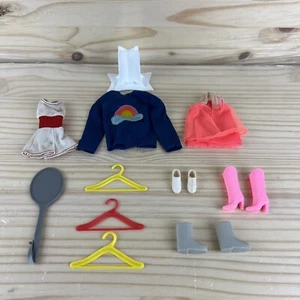 Barbie Ropa Lote Accesorios Zapatos Botas Perchas Trajes Tenis Raqueta - Imagen 1 de 20