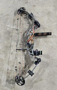 Hoyt Sabertec Compound Bow - Picture 1 of 9