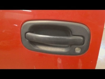 Manija de puerta exterior delantera izquierda usada se adapta a: camioneta Chevrolet Silverado 1500 2006 Foto 1 de 4