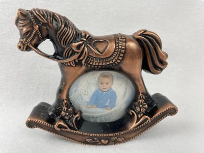 Antigo Cavalo de Balanço Bronze Anos 70 Moldura 3D Pátina Envelhecida Berçário, Novo Estoque Antigo - Imagem 1 de 4