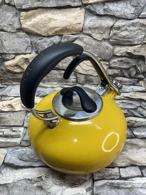 Tetera chantal Yellow Livestrong 1,8 cuartos de galón esmaltada silbante usada en excelente estado Foto 1 de 4