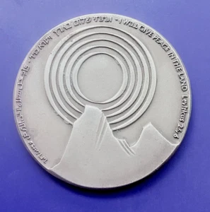 Sterling Silver "Israel Egypt Peace Treaty" State 1979 Medal 44.5mm 45.9g - Picture 1 of 2