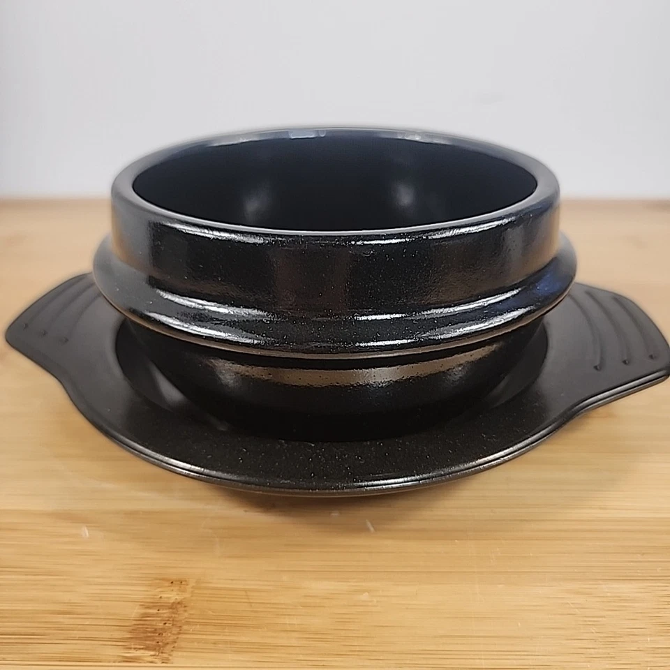 Cuenco coreano de cerámica y piedra con bandeja de plástico. Olla caliente para platos/sopas coreanas Foto 1 de 4