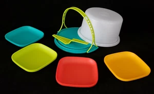 Tupperware Kids Mini Party Serving Set Cake Taker, Plates & Pie Cutter New - Picture 1 of 4