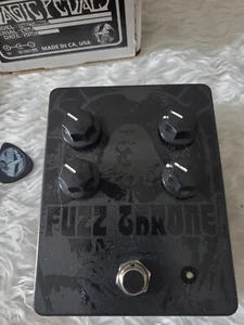 Magic Pedals Fuzzthrone 2020s - Blacked Out - Picture 1 of 3