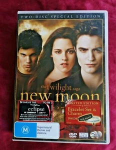 RARE THE TWILIGHT SAGA: NEW MOON 2 DISC LIMITED EDITION DVD & BRACELET CHARM SET - Bild 1 von 4