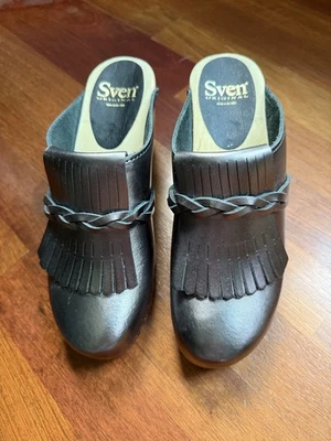 Zuecos Sven 39 Cuero Púrpura Metálico Raramente Usados - Informales Sin Cordones Hechos en EE. UU. Foto 1 de 4